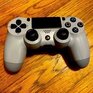 20th anniversary PS4 controller